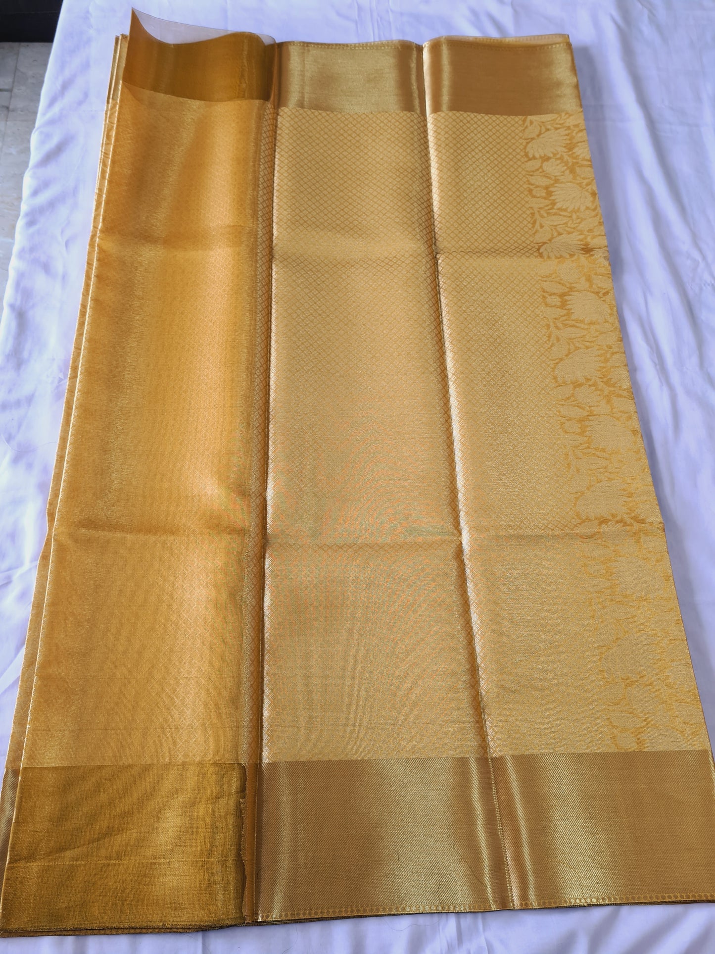 Celebrity Tissue Gold
