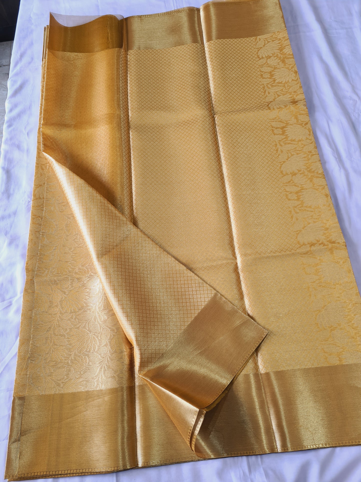 Celebrity Tissue Gold
